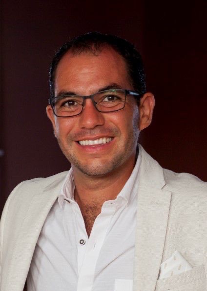 Dr. Carlos Santibáñez