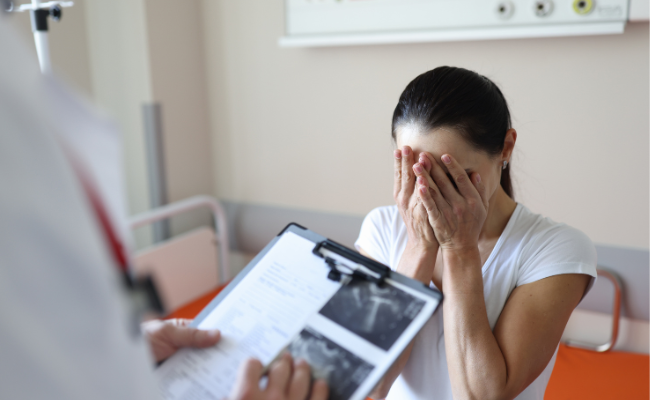 What are the signs of early miscarriage?
