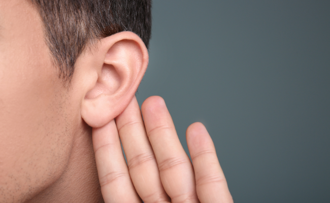 Crackling in Ear: Causes, Symptoms, Remedies, Treatment